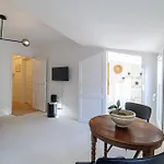 Charming Ultra 1 Bdr *