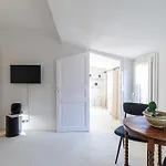 Charming Ultra 1 Bdr Apartament *